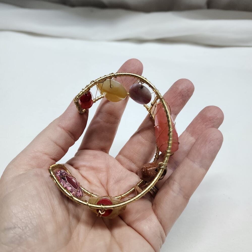 Gold Toned Wire and colorful stone cuff bracelet b34